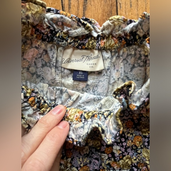 Universal Thread Flower Blouse - Picture 4 of 6